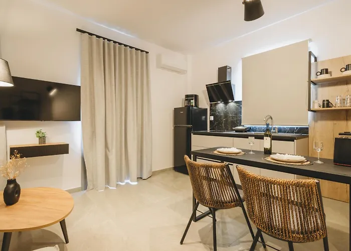 Capital Skopelos شقة فندقية 3*